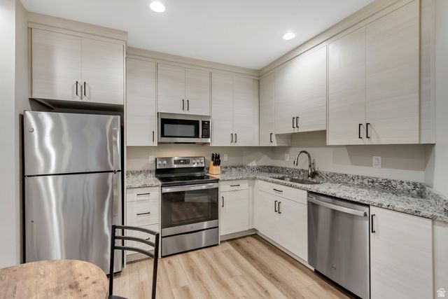 230 E VISTA WAY, North Salt Lake, UT 84054