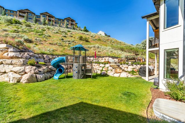 230 E VISTA WAY, North Salt Lake, UT 84054