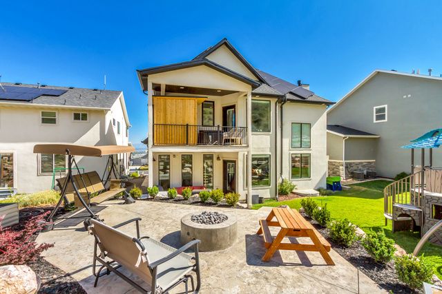 230 E VISTA WAY, North Salt Lake, UT 84054