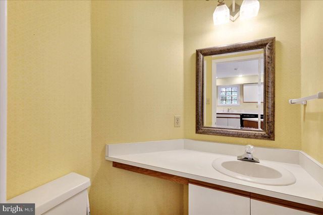 1914 MEADOW LN, Wyomissing, PA 19610