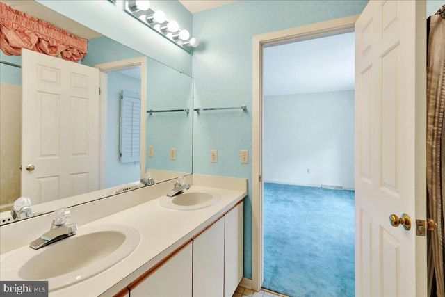 1914 MEADOW LN, Wyomissing, PA 19610