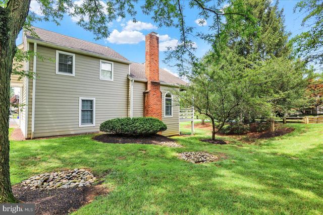 1914 MEADOW LN, Wyomissing, PA 19610