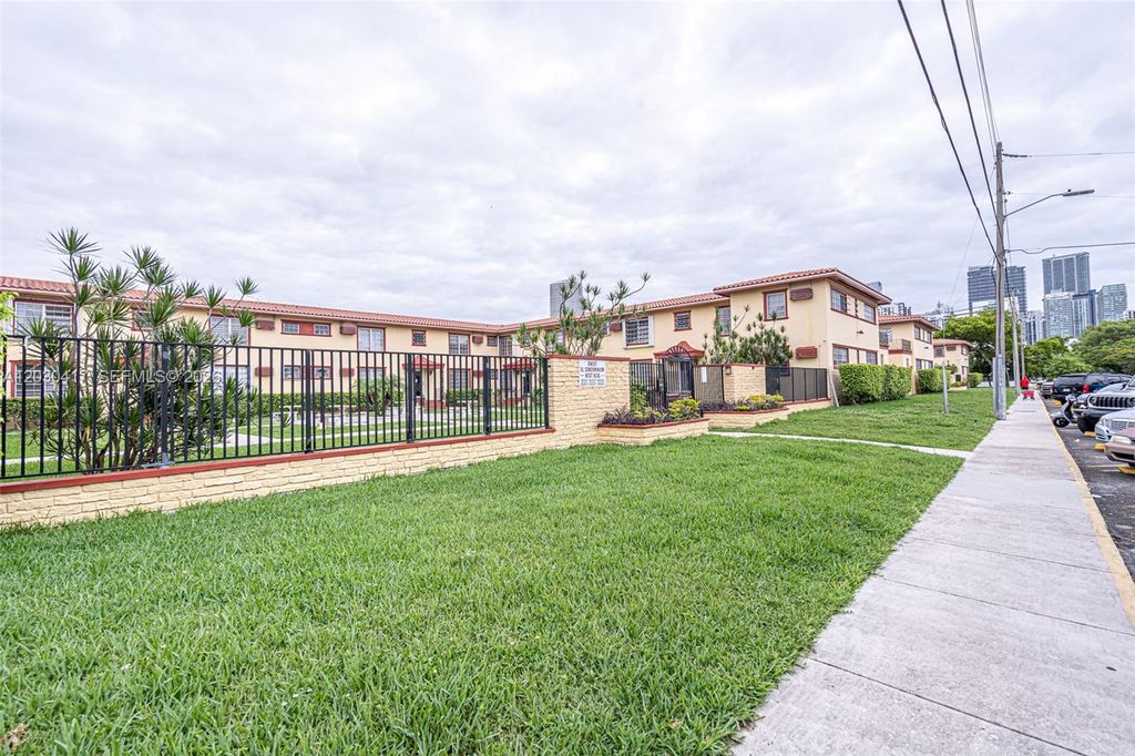 637 SW 11th St 6W, Miami, FL 33129