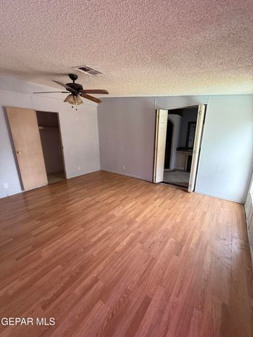 924 Sheryl Circle, Socorro, TX 79927