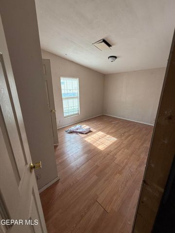 924 Sheryl Circle, Socorro, TX 79927