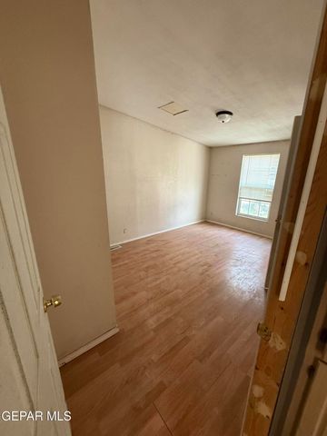 924 Sheryl Circle, Socorro, TX 79927