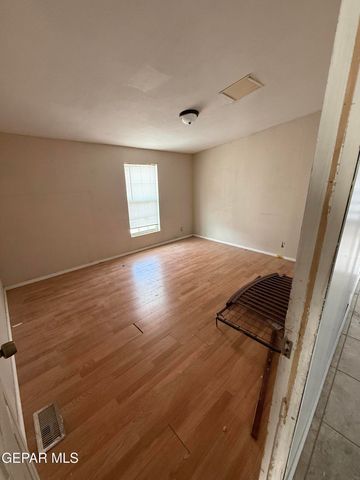 924 Sheryl Circle, Socorro, TX 79927