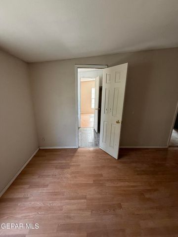 924 Sheryl Circle, Socorro, TX 79927