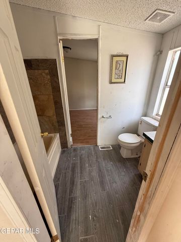 924 Sheryl Circle, Socorro, TX 79927