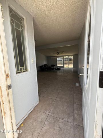 924 Sheryl Circle, Socorro, TX 79927