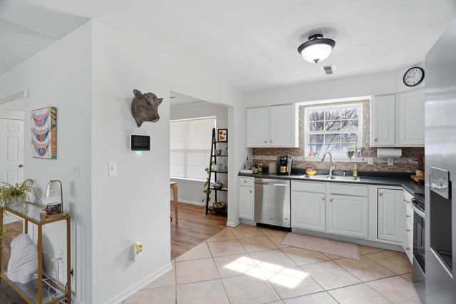 2805 SHINGO CT, Columbia, MO 65202