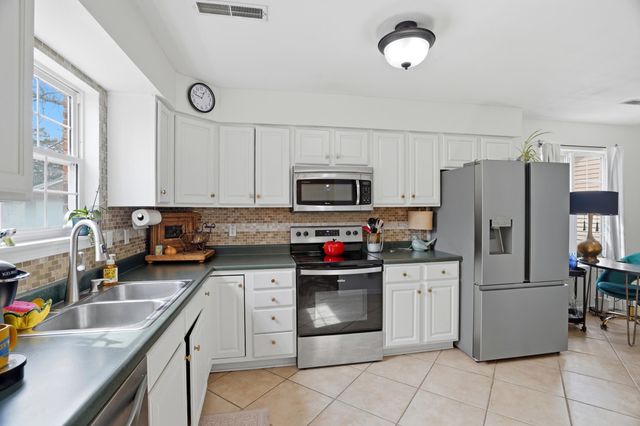 2805 SHINGO CT, Columbia, MO 65202