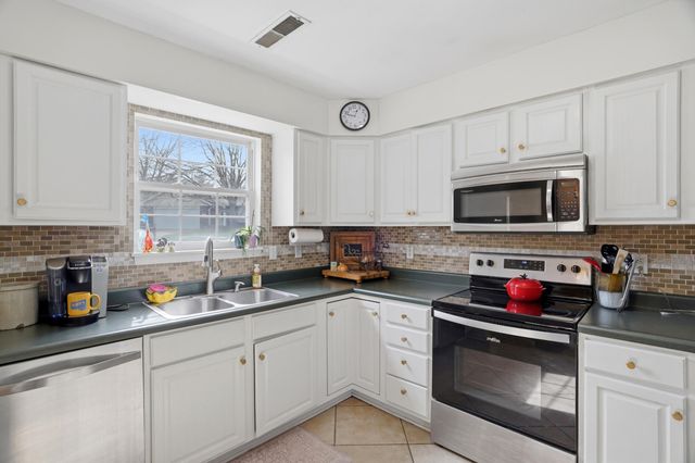 2805 SHINGO CT, Columbia, MO 65202