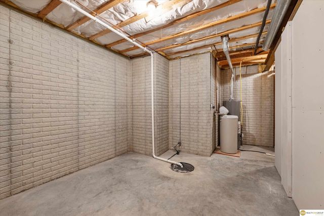 323 N 200 Street, Omaha, NE 68022