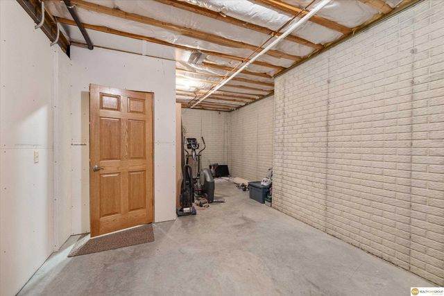 323 N 200 Street, Omaha, NE 68022