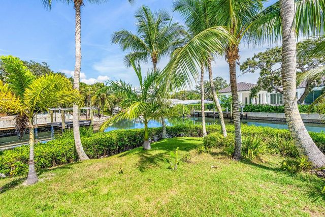 649 E Causeway Boulevard, Vero Beach, FL 32963