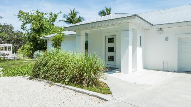 649 E Causeway Boulevard, Vero Beach, FL 32963