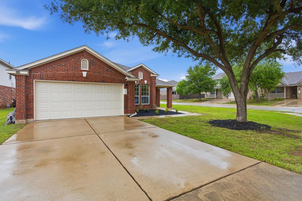 2801 Stirrup CV, Leander, TX 78641