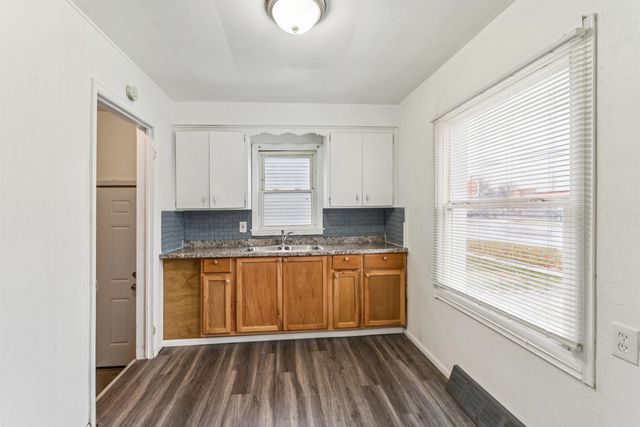 991 S Ballenger Highway, Flint, MI 48532