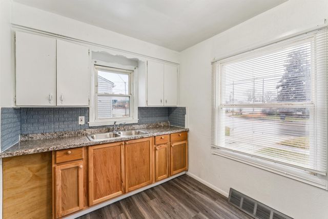 991 S Ballenger Highway, Flint, MI 48532