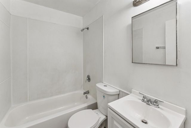 991 S Ballenger Highway, Flint, MI 48532