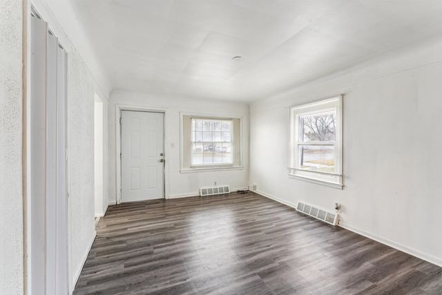 991 S Ballenger Highway, Flint, MI 48532