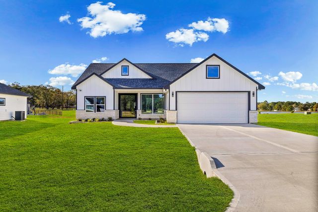 42 Meadow Lake Drive, Trinity, TX 75862