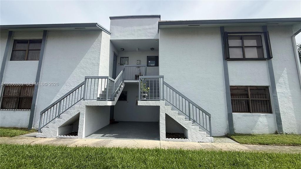 2750 W 63rd Place 12-24, Hialeah, FL 33016