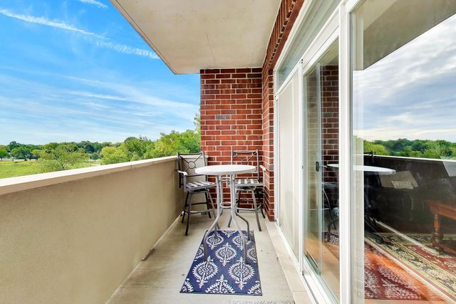 77 N Quentin Road 311, Palatine, IL 60067