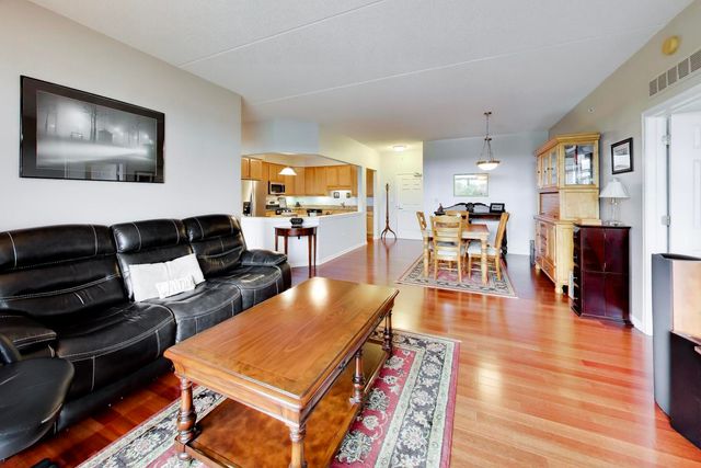77 N Quentin Road 311, Palatine, IL 60067
