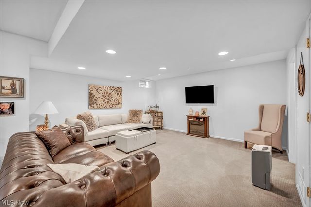 33275 Ambleside Drive, Avon Lake, OH 44012