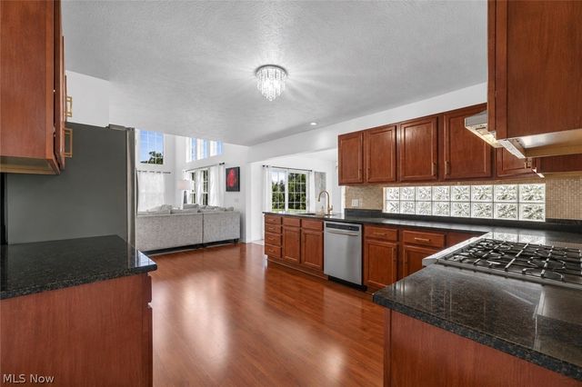 33275 Ambleside Drive, Avon Lake, OH 44012