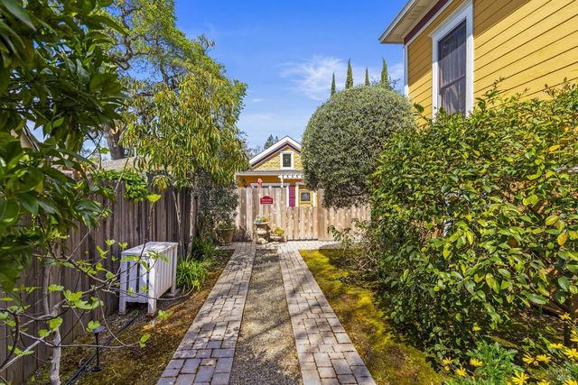 2010 1st St, Napa, CA 94559