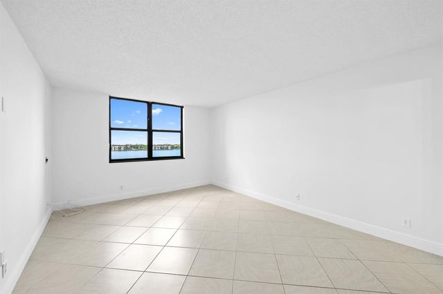 105 Lake Emerald Drive 706, Oakland Park, FL 33309