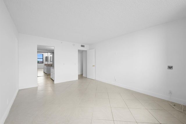 105 Lake Emerald Drive 706, Oakland Park, FL 33309