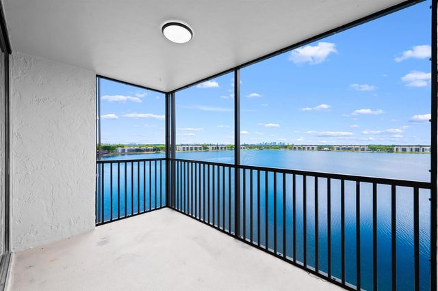 105 Lake Emerald Drive 706, Oakland Park, FL 33309
