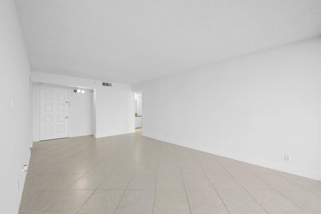105 Lake Emerald Drive 706, Oakland Park, FL 33309