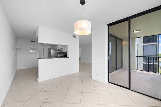 105 Lake Emerald Drive 706, Oakland Park, FL 33309