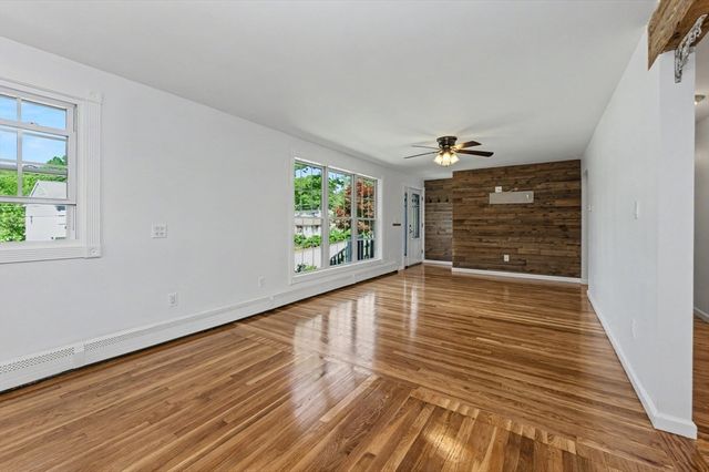 28 Carrington Ave, Dracut, MA 01826
