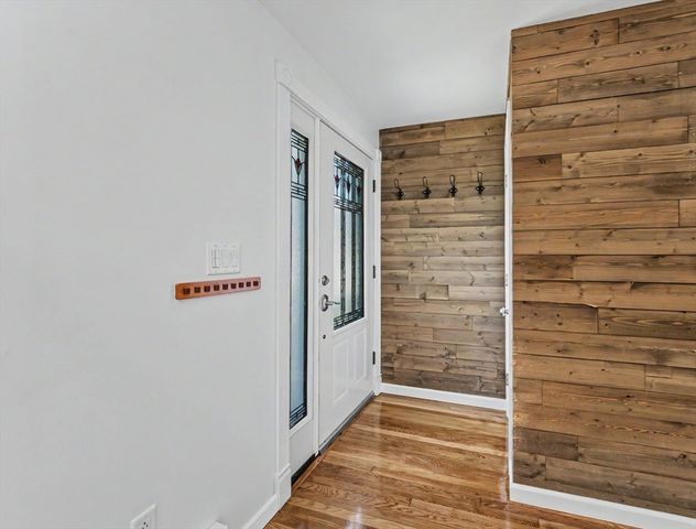 28 Carrington Ave, Dracut, MA 01826
