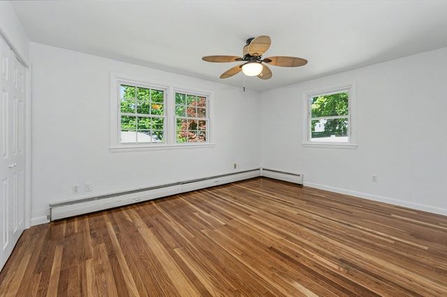 28 Carrington Ave, Dracut, MA 01826