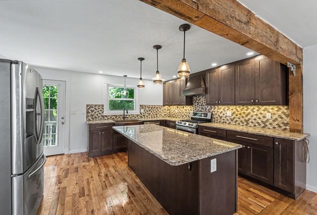 28 Carrington Ave, Dracut, MA 01826