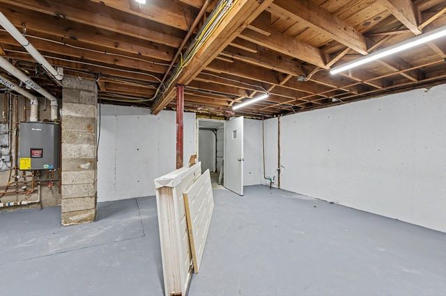 28 Carrington Ave, Dracut, MA 01826