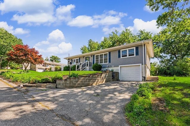 28 Carrington Ave, Dracut, MA 01826