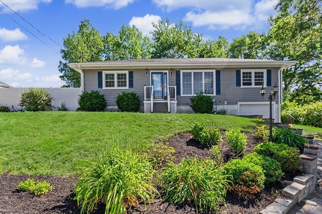 28 Carrington Ave, Dracut, MA 01826