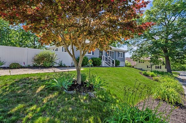 28 Carrington Ave, Dracut, MA 01826