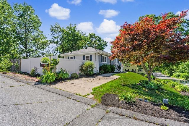 28 Carrington Ave, Dracut, MA 01826