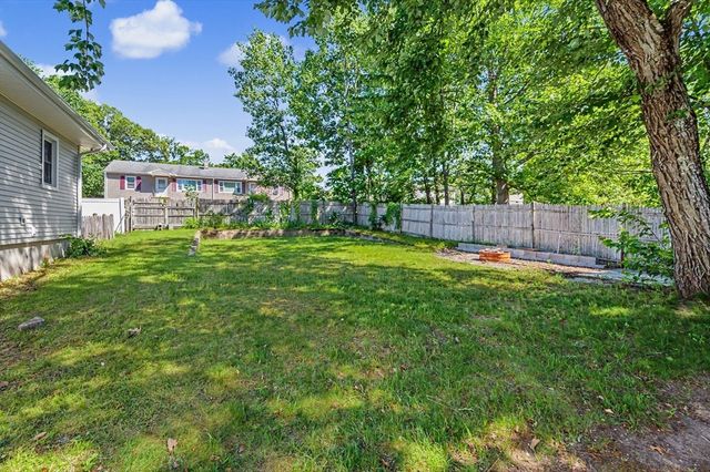 28 Carrington Ave, Dracut, MA 01826