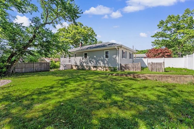 28 Carrington Ave, Dracut, MA 01826