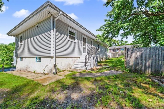 28 Carrington Ave, Dracut, MA 01826